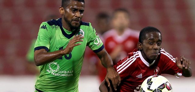 من مباراة الشباب والعربي القطري في الدور الأول من البطولة الخليجية. رويترز