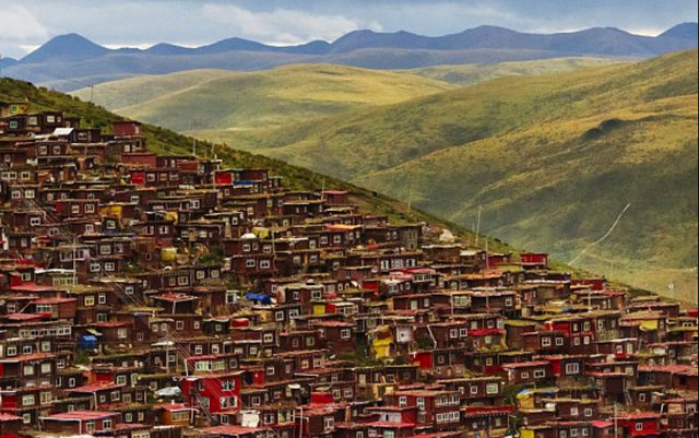 قال عنها المصور "وينسون لاك" الذي صور هذه اللقطات أنه لم يصدق أن هناك مثل هذا المكان المدهش على الأرض. يشار إلى هذه المطقة يحظر فيها استخدام التلفزيون، بينما يسمح بدخول واستخدام أجهزة "آيفون". نقلا عن صحيفة "ديلي ميل" البريطانية.