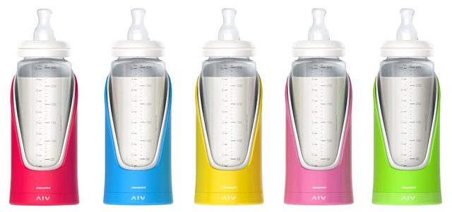 قارورة &laquo;غيغل&raquo; تُعدل زاويتها لتُلائم الطفل وترسل عبر &laquo;بلوتوث&raquo; بيانات تتعلق بمقدار ما حصل عليه الطفل من حليب. من المصدر