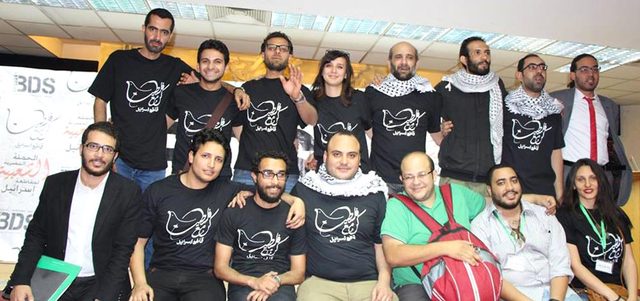 جانب من احتفال تأسيس الحملة الشعبية لمقاطعة إسرائيل في مصر.

الإمارات اليوم