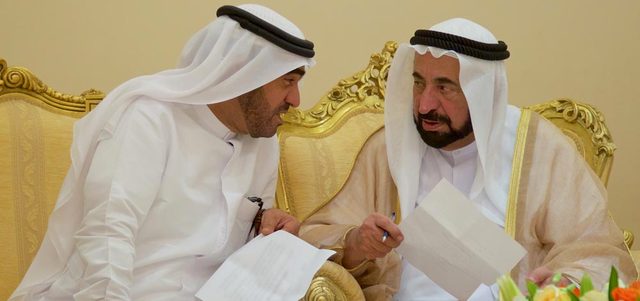 سموّه يتلمس احتياجات المواطنين في دبا الحصن. من المصدر