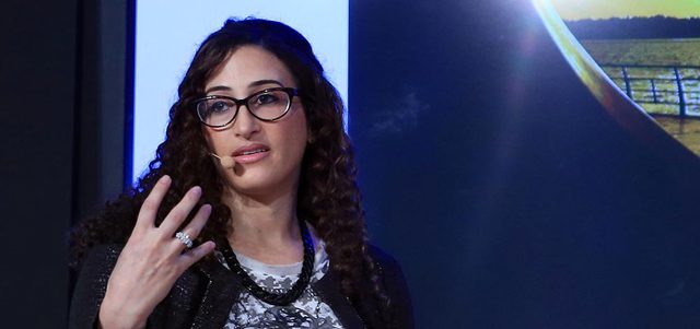 آية البطراوي: «المراسِلات الصحافيات أقدر من نظرائهن الذكور على الوصول إلى نصف المجتمع السعودي».