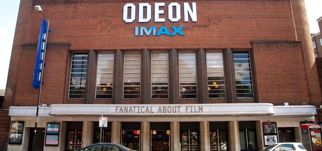 تمنى جون أن تكون له قاعة سينما دائماً. أرشيفية