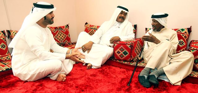 تجمعهم الذكريات القديمة ورحلة العمر الطويلة.

تصوير: باتريك كاستيلو