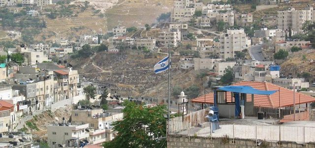 الكثير من بيوت سلوان عرضة للهدم أو المصادرة. الإمارات اليوم