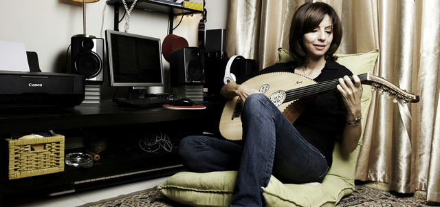 نينا بوجكجيان: «حينما طلب مني أعضاء لجنة القبول الغناء، غنيت لهم أغنية سيد درويش (الحلوة دي قامت تعجن من الفجرية)، حينها سألوني عن الآلة الموسيقية التي أرغب في تعلمها، فأخبرتهم برغبتي في العزف على آلة (الأكورديون)، فاجتمعوا على أنني فتاة نحيلة للغاية، وسيصعب عليّ حمل هذه الآلة الثقيلة طوال الوقت».