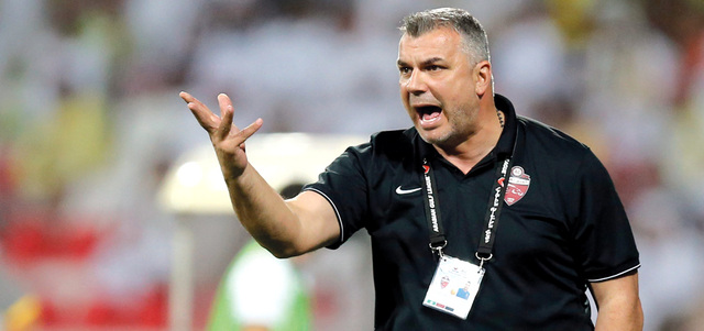 كوزمين يرغب في تحقيق إنجاز تاريخي للأهلي ببلوغ دور الثمانية لدوري أبطال آسيا. تصوير: أسامة أبوغانم