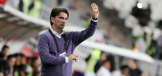 زلاتكو فاز مع العين بلقب دوري الخليج العربي في ظروف صعبة.   تصوير: إريك أرازاس