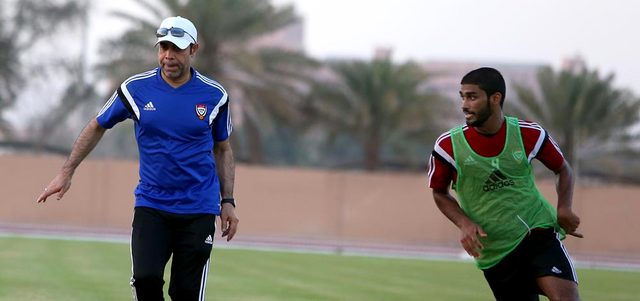 مهدي علي يقود آخر مرحلة من الإعداد في أبوظبي. تصوير: نجيب محمد