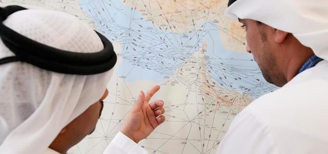 وظيفة المراقب الجوي تتسم بالحساسية وتشترط في المتقدم لها أن يكون من المتميزين. الإمارات اليوم