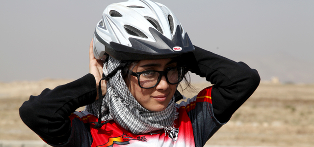 متسابقة تستعد لجولة في باميان.  أرشيفية