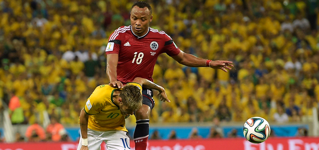 الكولومبي تسونيغا حرم نيمار نصف نهائي مونديال 2014 بعد إصابة خطرة في الظهر. أ.ف.ب