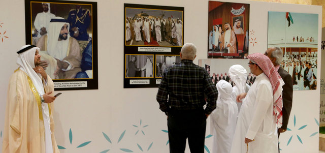 صور نادرة يضمها المعرض الذي افتتح ضمن «الملتقى». تصوير: نجيب محمد