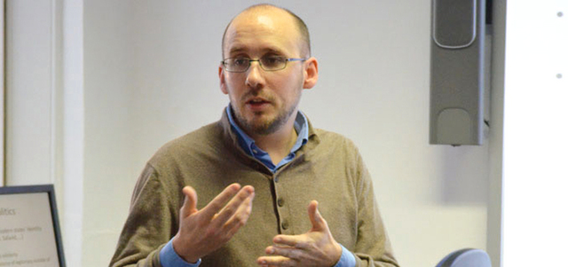 الخبير‭ ‬في‭ ‬شؤون‭ ‬الشرق‭ ‬الأوسط‭ ‬توما‭ ‬بييريه‭: ‬التقدم‭ ‬الذي‭ ‬سجل‭ ‬خلال‭ ‬الأسابيع‭ ‬الأخيرة‭ ‬غرب‭ ‬حلب،‭ ‬هو‭ ‬التقدم‭ ‬الأول‭ ‬الحقيقي‭ ‬للمعارضين‭ ‬منذ‭ ‬2013‭. ‬أرشيفية