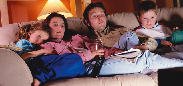 الإعلانات والدعايات التجارية التي تبثها الفضائيات خلال شهر رمضان تغولت وفرضت سيطرتها على الدراما هذا العام. أرشيفية