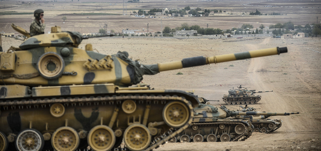 دبابات نشرها الجيش التركي سابقاً بالقرب من الحدود السورية في إطار التحركات العسكرية التي شهدتها المنطقة. أ.ف.ب