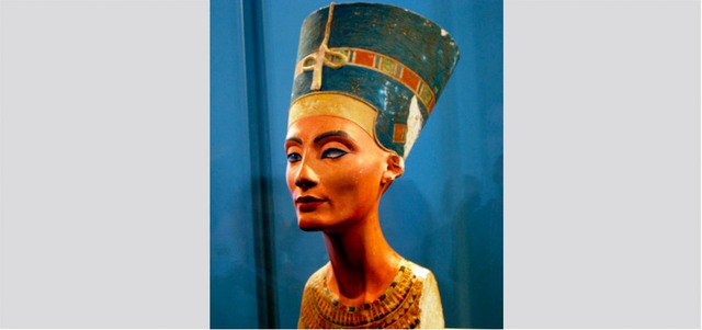 تمثال قبيح للملكة نفرتيتي يتحول إلى أزمة في الشارع المصري. ملاحق السياسة الأسبوعية ما وراء السياسة طيران الإمارات اليوم