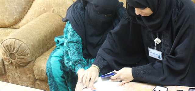 «البرنامج» خصص فريقاً يتمتع بمهارات خاصة لزيارة كبار السن في منازلهم. من المصدر