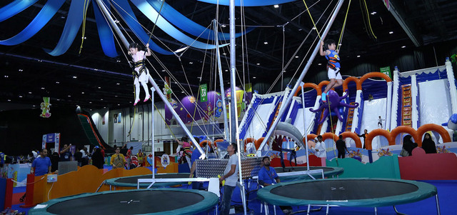 شهدت الألعاب الترفيهية التي يتجاوز عددها 100 لعبة إقبالاً متزايداً من الصغار والكبار. من المصدر