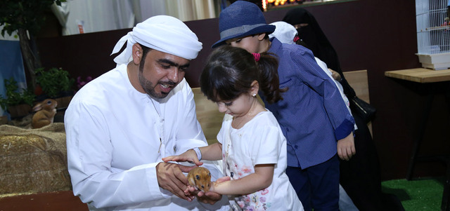 حرصت إدارة عالم مدهش على إدخال البيئة البرية الأليفة إلى دورة هذا العام ضمن سعيها لإضفاء التنوع في الفعاليات ومنح الأطفال فرصة تثقيفية نادراً

ما تتاح لهم في حياتهم العادية. من المصدر