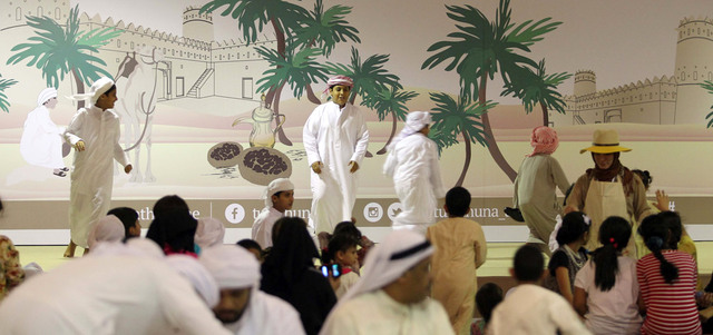 عروض مسرح خيمة الطفل نجحت في اجتذاب الصغار والكبار. من المصدر