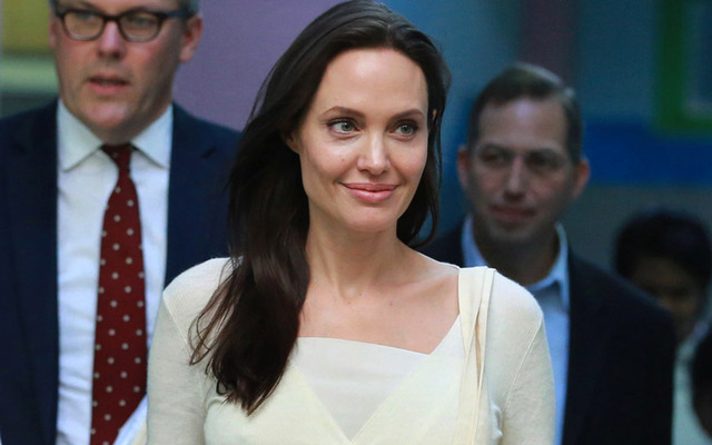 الممثلة الأميركية وسفيرة النوايا الحسنة "أنجلينا جولي" تصل ميانمار في مهمة إنسانية. أ. ف.ب