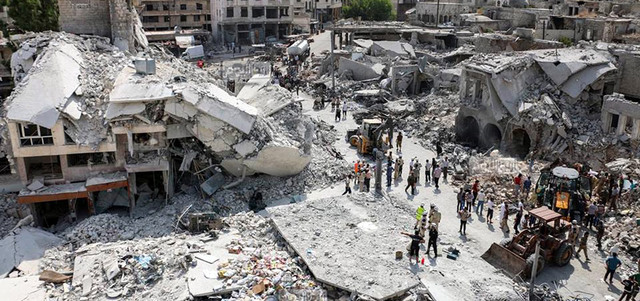 صورة بثها موقع «أريحا اليوم» تظهر حجم الدمار في السوق التي سقطت فيها الطائرة في مدينة أريحا. إي.بي.إيه