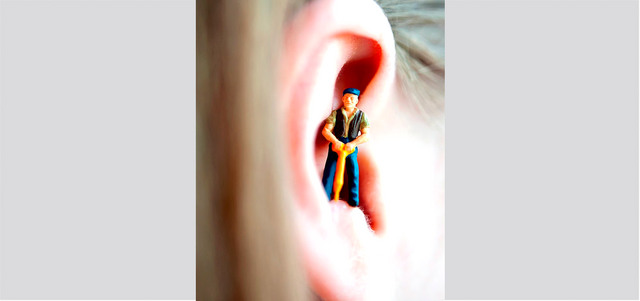 طنين الأذن شبح مزعج يطارد المصابين به إذ يسمعون أصواتاً تصم آذانهم كما لو أن هناك آلة حفر تعمل بداخلها. د.ب.أ