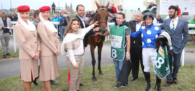 جانب من تتويج المهرة «سحابة» في السباق. من المصدر