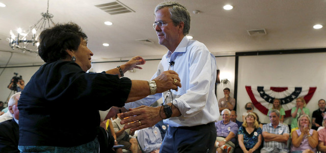 جيب بوش في تجمّع شعبي بنيوهامشير. رويترز