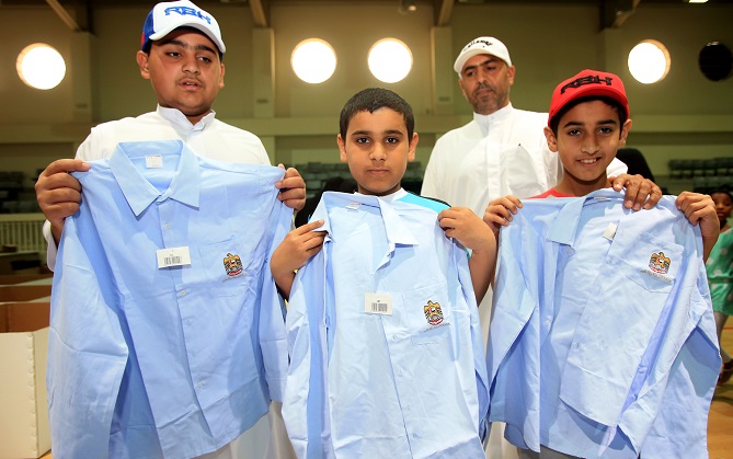 ومن أبرز المشكلات التي واجهت أهالي الطلاب منذ فتحت الوزارة مراكز توزيع الزي المدرسي بتاريخ 20 أغسطس الجاري، سوء التنظيم، عيوب في التصنيع