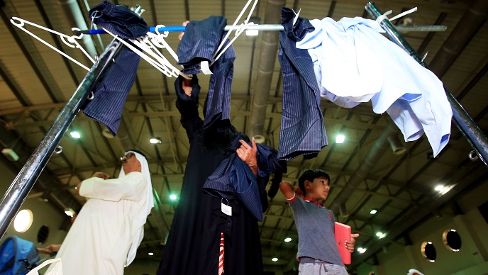 تواصلت شكاوى ذوي طلبة في مدارس حكومية في دبي والمناطق الشمالية، خلال الأسبوع الجاري، حول فوضى توزيع الزي المدرسي في المراكز المختلفة، وعيوب التصنيع التي واجهتهم، وغياب مقاسات أبنائهم