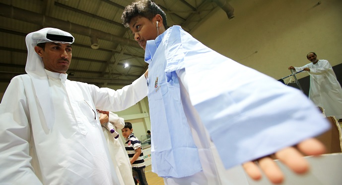 حيث أكد بعضهم أنهم سيرسلون أبنائهم إلى المدرسة بزيهم القديم حتى توفر لهم وزارة التربية والتعليم الزي المناسب