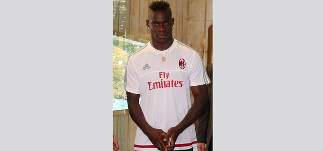 مشاركة متوقعة لبالوتيلي اليوم مع ميلان أمام أمبولي.