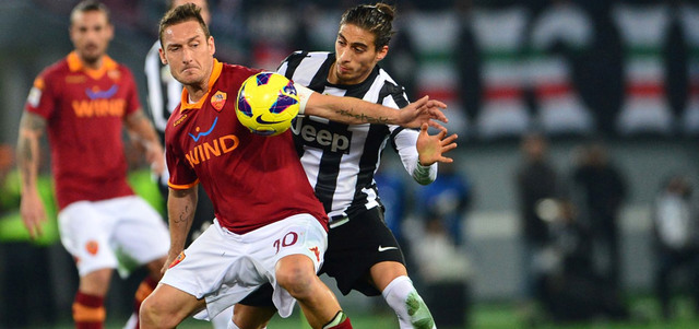 جدل كبير أثارته مواجهتا الفريقين الموسم الماضي. أرشيفية