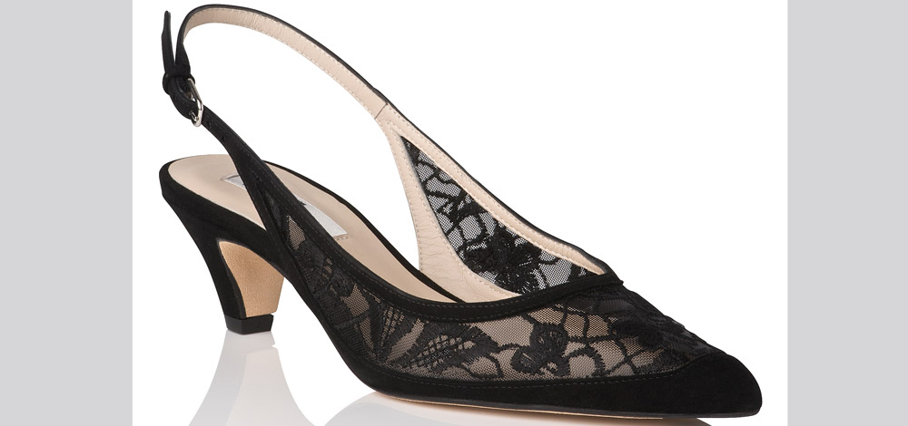 «إل كي بينيت»: حذاء بكعب قصير بقصّة كلاسيكية بـ1180 درهماً.