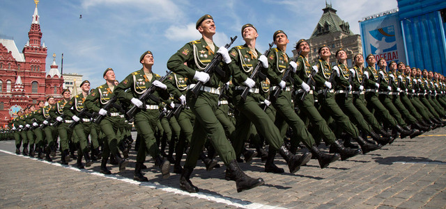 العروض العسكرية المذهلة في الساحة الحمراء مقترنة بالخطاب المعادي للولايات المتحدة عززت ثقة الروس ببوتين. إي.بي.إيه