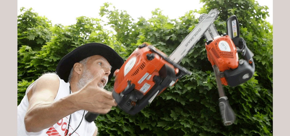 سلوفاكيا ، رجل يقذف منشارين ويلتقطهما 62 مرة دون ايقاعهما