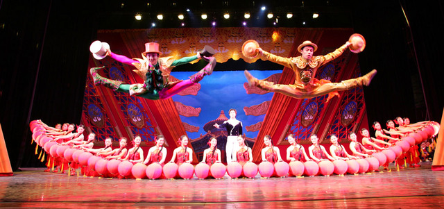 من المتوقع أن يحظى «باليه بحيرة البجع» بنسبة مشاهدة عالية من قبل جمهور دبي الذي يقدر مثل هذه الفنون والعروض العالمية التي تختار مدينة دبي عن غيرها من المدن في المنطقة لتقديم إبداعاتها - من المصدر