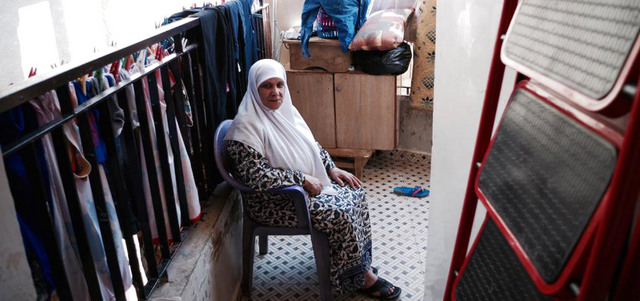 «أم عطا» في بيتها حيث عاشت ريم في مخيم ويفل. من المصدر