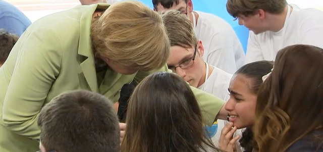 ميركل تحاول تهدئة «ريم». من المصدر