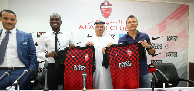 جانب من تقديم محترفي الأهلي البرازيلي رودريغو ليما والسنغالي موسى سو أمس. من المصدر