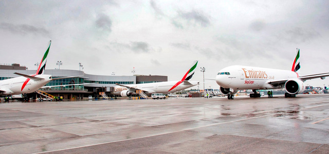 الطائرتان الجديدتان من طراز «بوينغ 777-300ER» وطائرة الشحن الجديدة من «بوينغ 777» في مصانع الشركة بسياتل. من المصدر