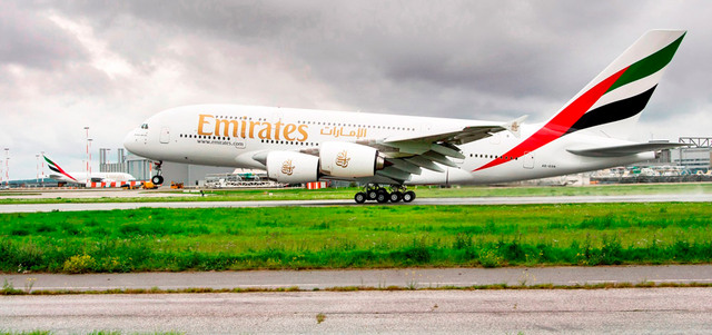 طائرة «الإمارات» رقم 66 من طراز «إيرباص A380» تقلع من مصانع «إيرباص» في هامبورغ إلى دبي. من المصدر