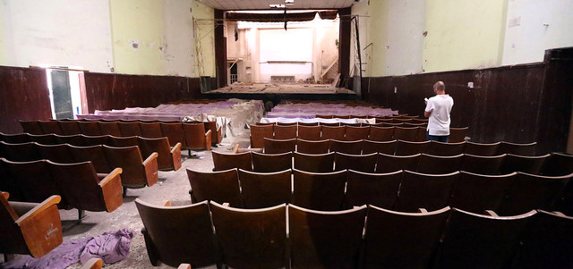 إحدى الصالات التي أغلقت في طرابلس.  أ.ف.ب