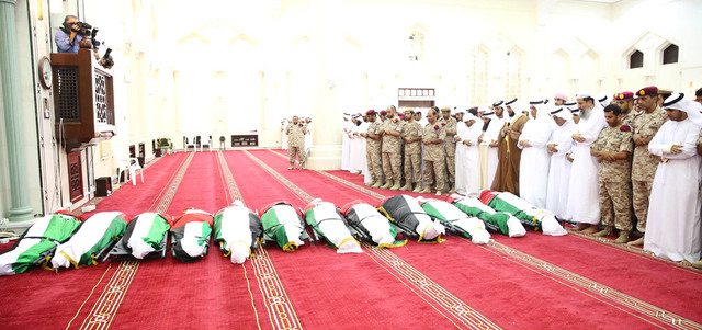 سعود‭ ‬بن‭ ‬صقر‭  ‬يؤدي‭ ‬صلاة‭ ‬الجنازة‭ ‬على‭ ‬جثامين‭ ‬شهداء‭ ‬الوطن‭ ‬في‭ ‬رأس‭ ‬الخيمة‭.‬ وام