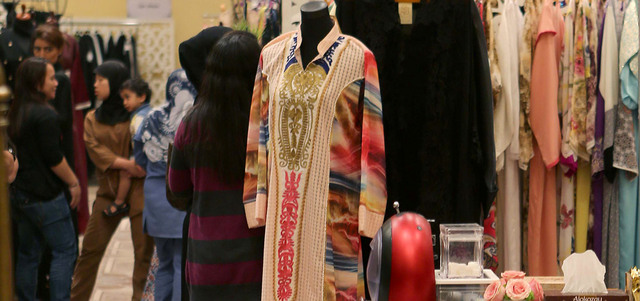 مشاركات إماراتية متنوّعة ضمها معرض «فاشن أفنيو». تصوير: إريك أرازاس