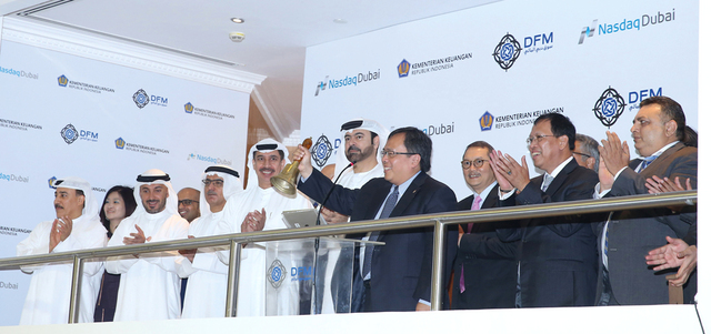 وزير المالية الإندونيسي قرع جرس افتتاح «ناسداك دبي» احتفالاً بإدراج 4 إصدارات من الصكوك. من المصدر