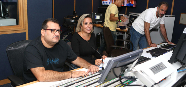 رولا فقيه اختارت التخصص في إخـراج البرامج التلفزيونية، المجال الذي بدأت العمل به منذ سن الـ17 مع أولى سنوات التحاقها بالدراسة الأكاديمية وتعرفها إلى أسس ومبادئ التعامل مع عالم الصورة وتقنيات التصوير التلفزيوني. الإمارات اليوم