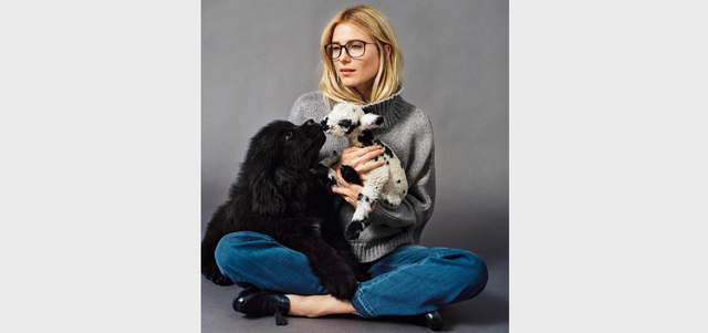 الأُطر والعدسات الكبيرة تواصل تربعها على عرش موضة النظارات الطبية. د.ب.أ